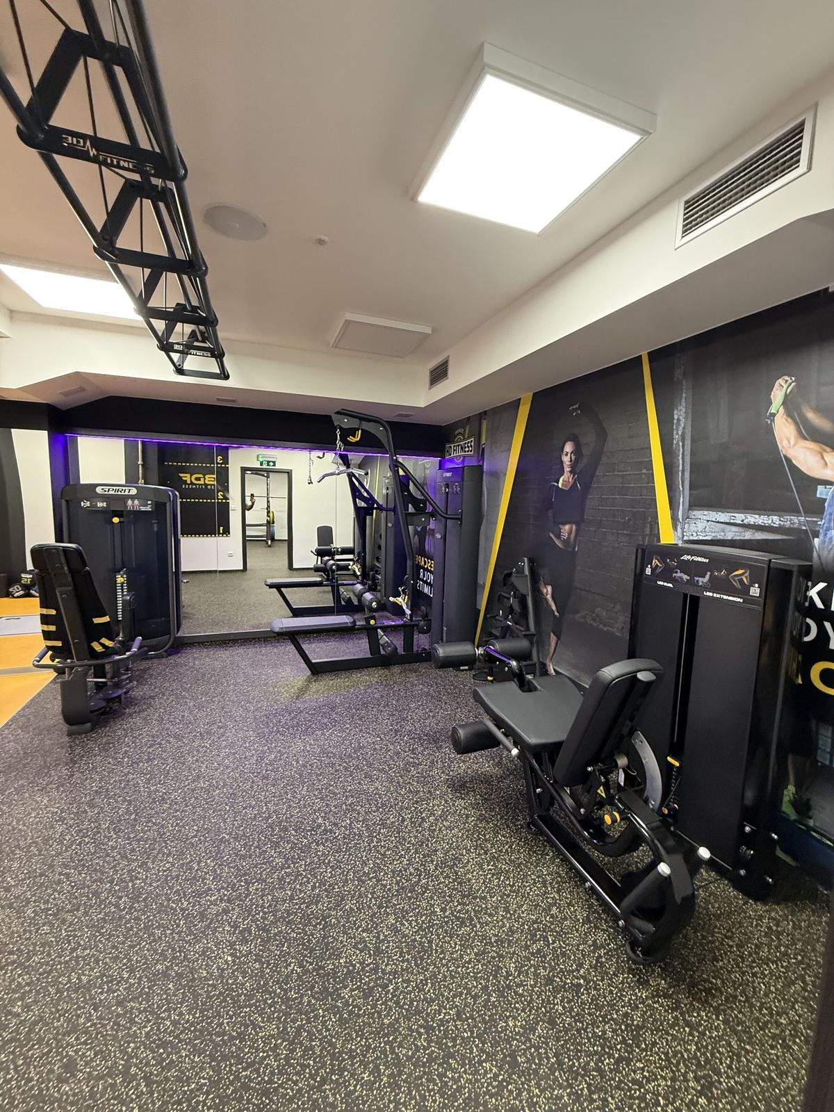 Private HD Fitness – posilovací stroje