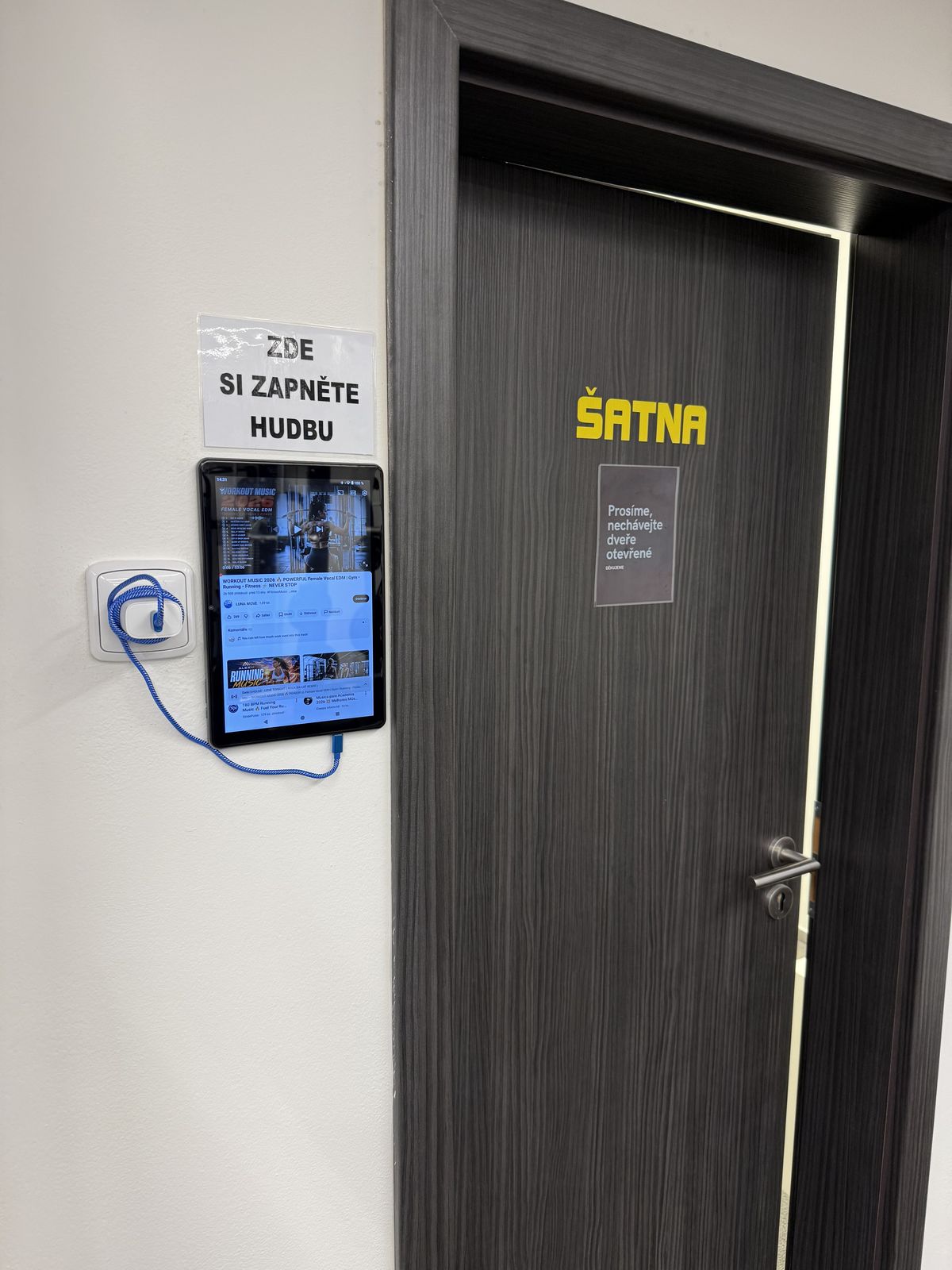 Private HD Fitness – vstup do šatny